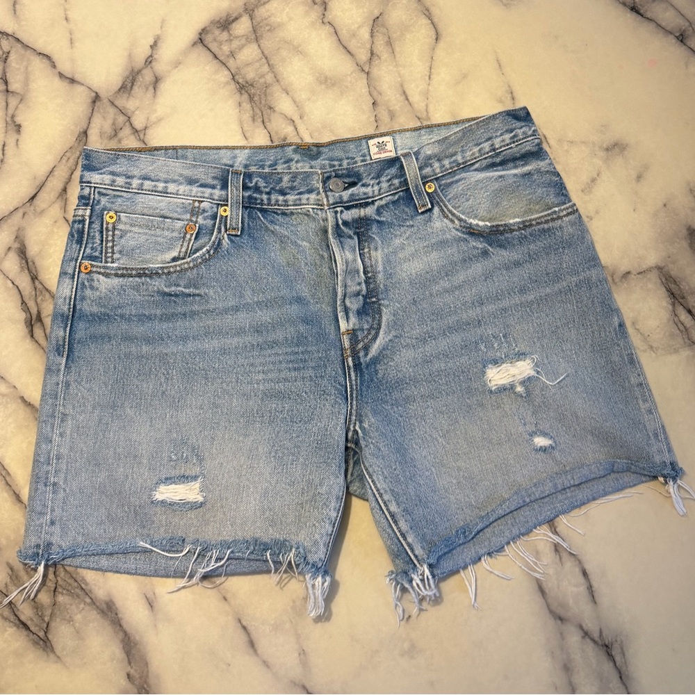 Levi's 501 White Oak Denim Light Blue Distressed Jean Shorts Large 31